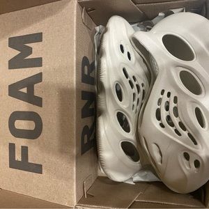 Yeezy Foam runner “ Sand “